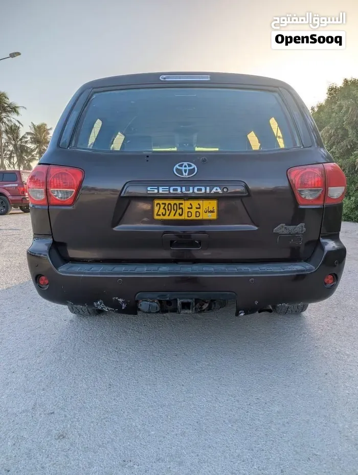 Toyota Sequoia 2012 photo 3