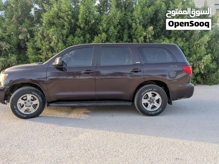 Toyota Sequoia 2012 photo 2
