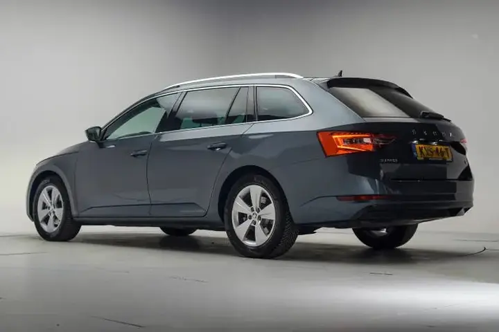 Skoda Superb 2021 photo 3