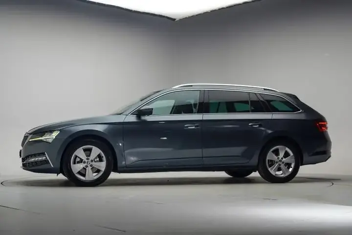 Skoda Superb 2021 photo 2