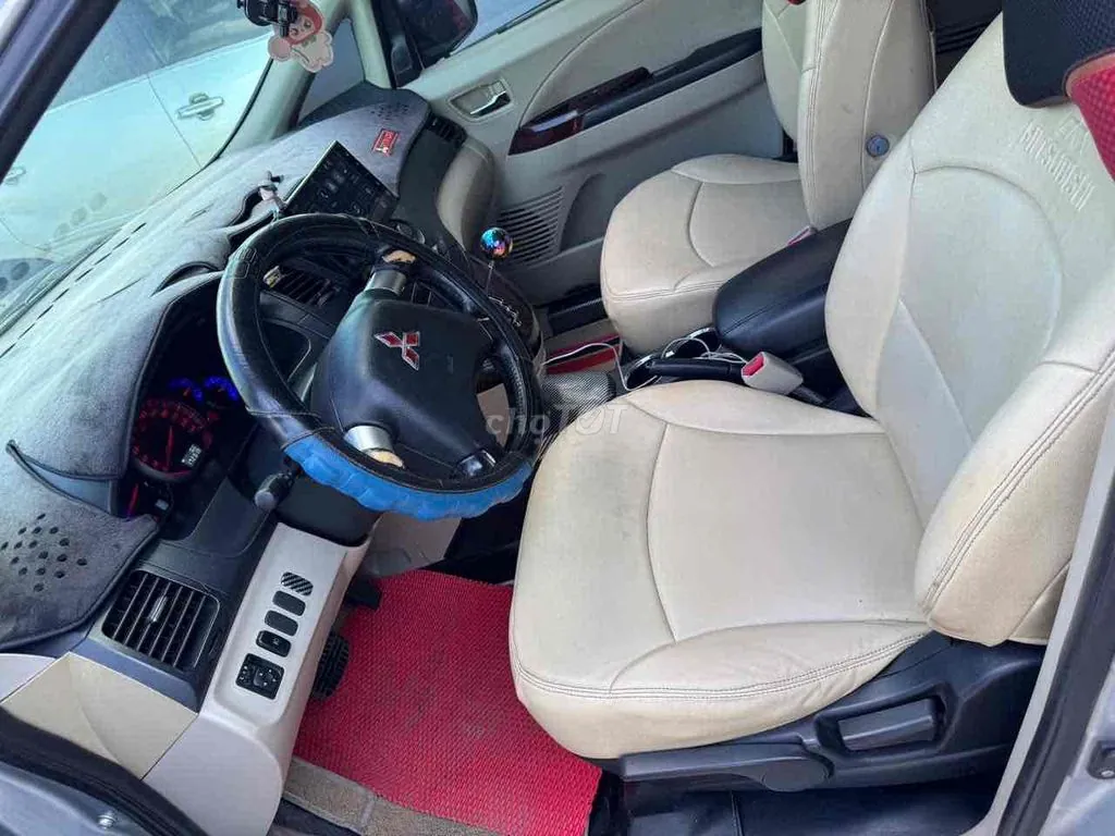 Mitsubishi Grandis 2008 photo 2