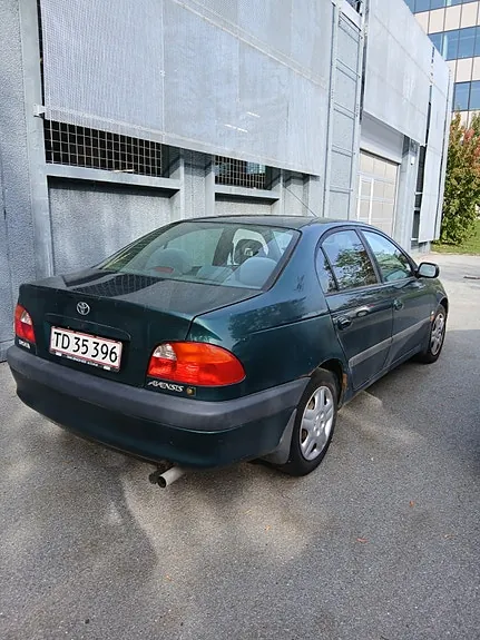 Toyota Avensis 1998 photo 2