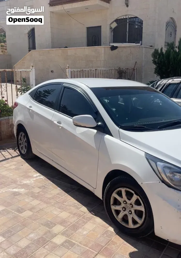 Hyundai Accent 2011 photo 4