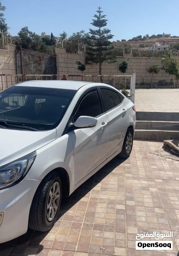 Hyundai Accent 2011 photo 3
