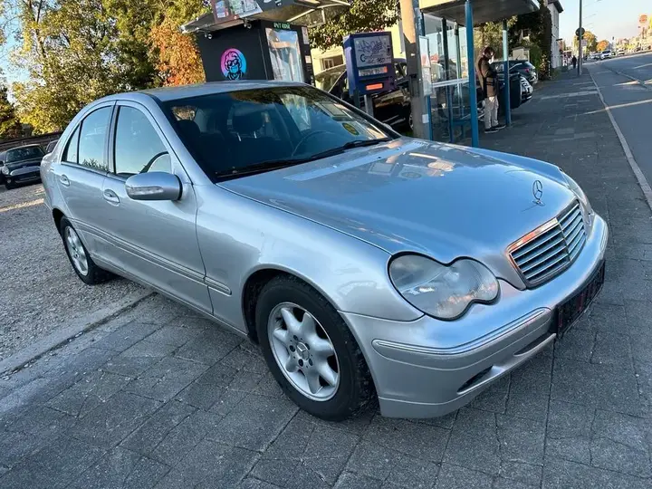 Mercedes-Benz C 220