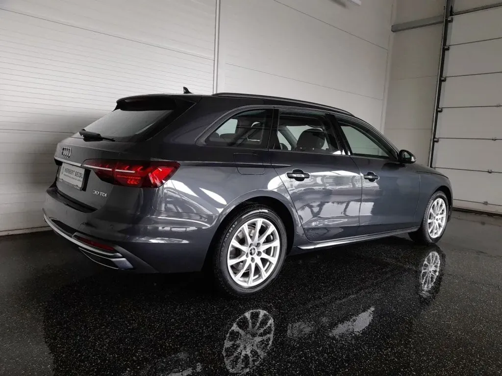 Audi A4 2021 photo 2