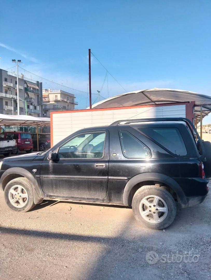 Land Rover Freelander 2004 photo 2