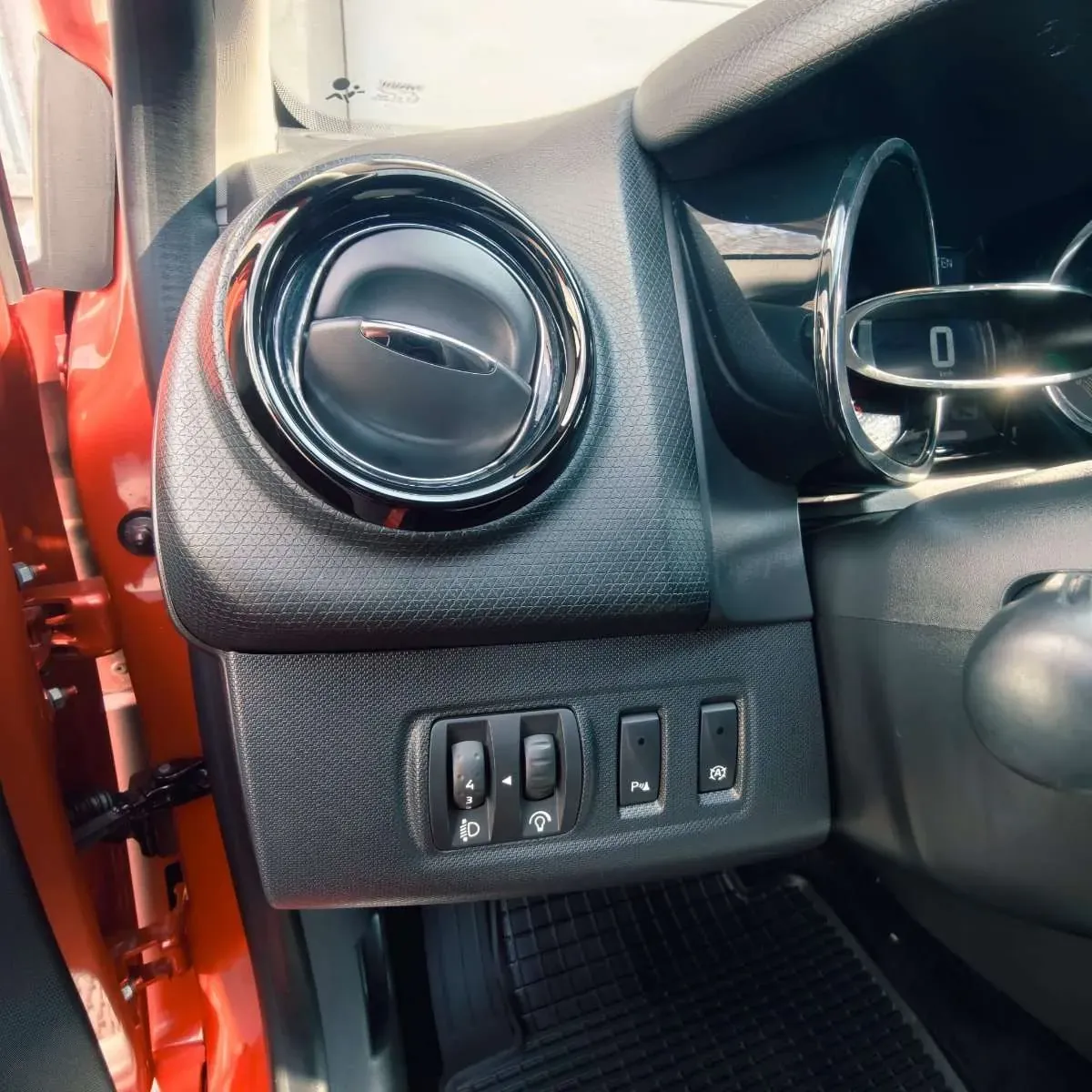Renault Clio 2013 photo 2