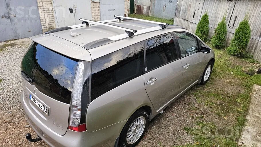 Mitsubishi Grandis 2008 photo 5