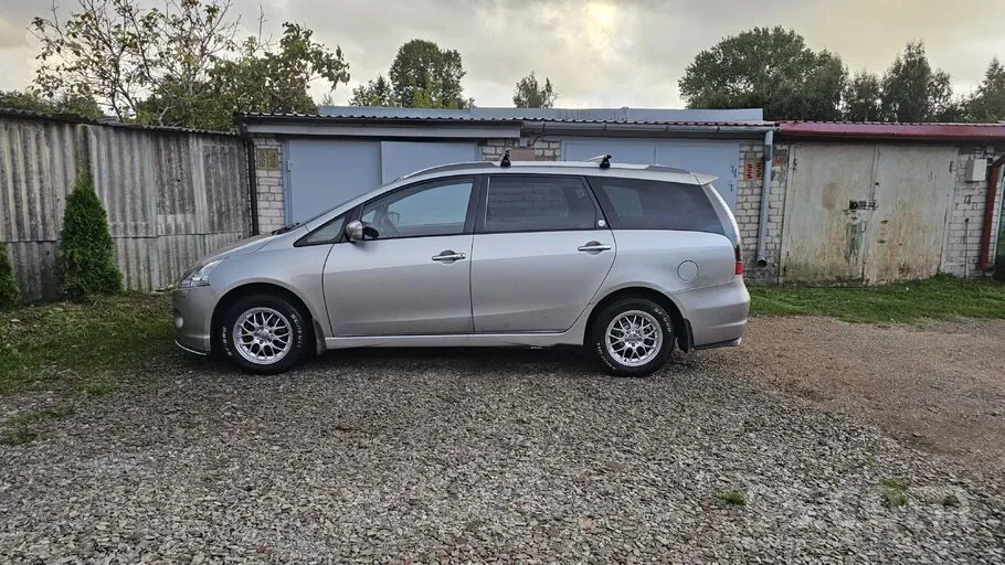 Mitsubishi Grandis 2008 photo 2