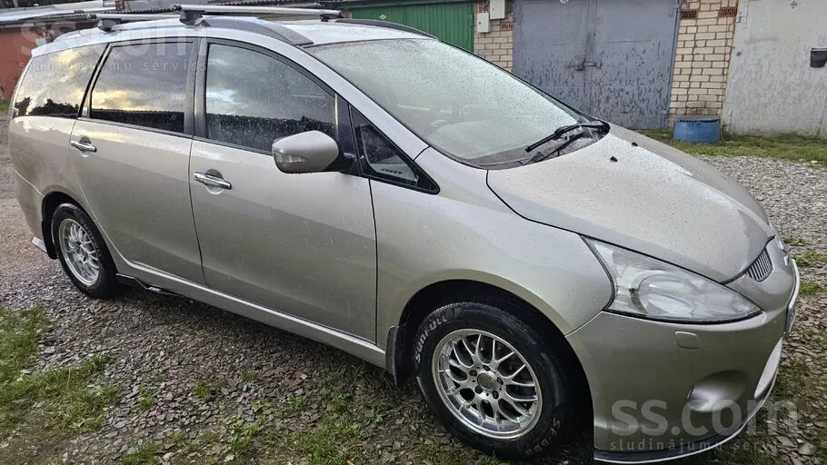 Mitsubishi Grandis 2008 photo 4