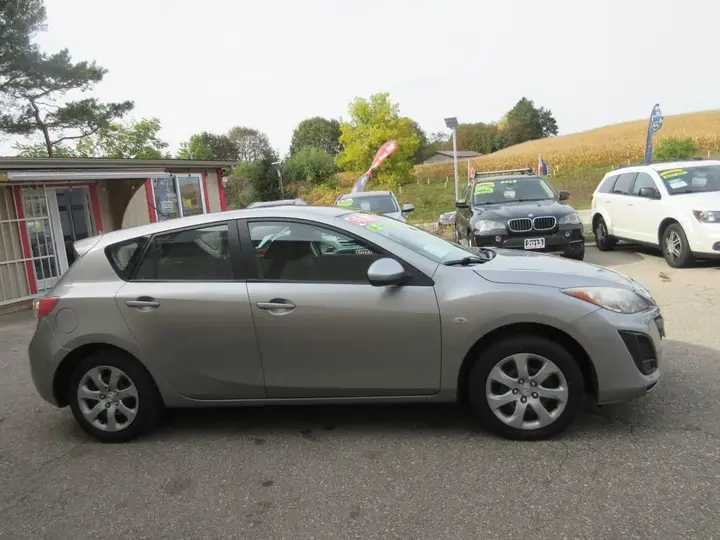 Mazda Mazda3 2010 photo 5
