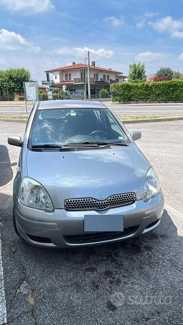 Toyota Yaris 2004 photo 2