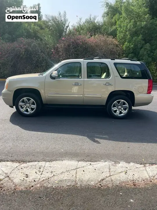 GMC Yukon 2012 photo 2
