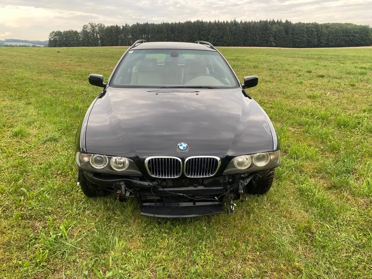 BMW 5 Series 2002 photo 2