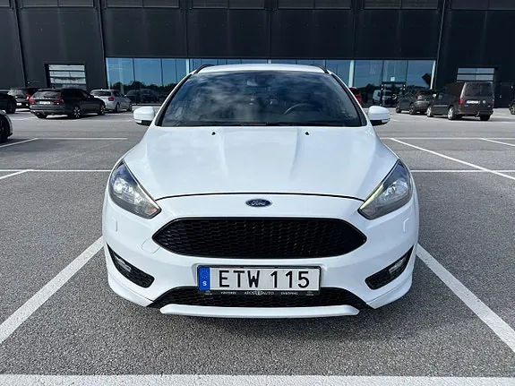 Ford Focus 2017 photo 2