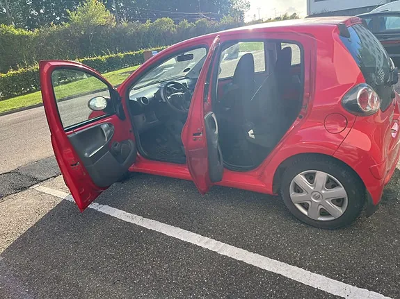 Toyota Aygo 2010 photo 5