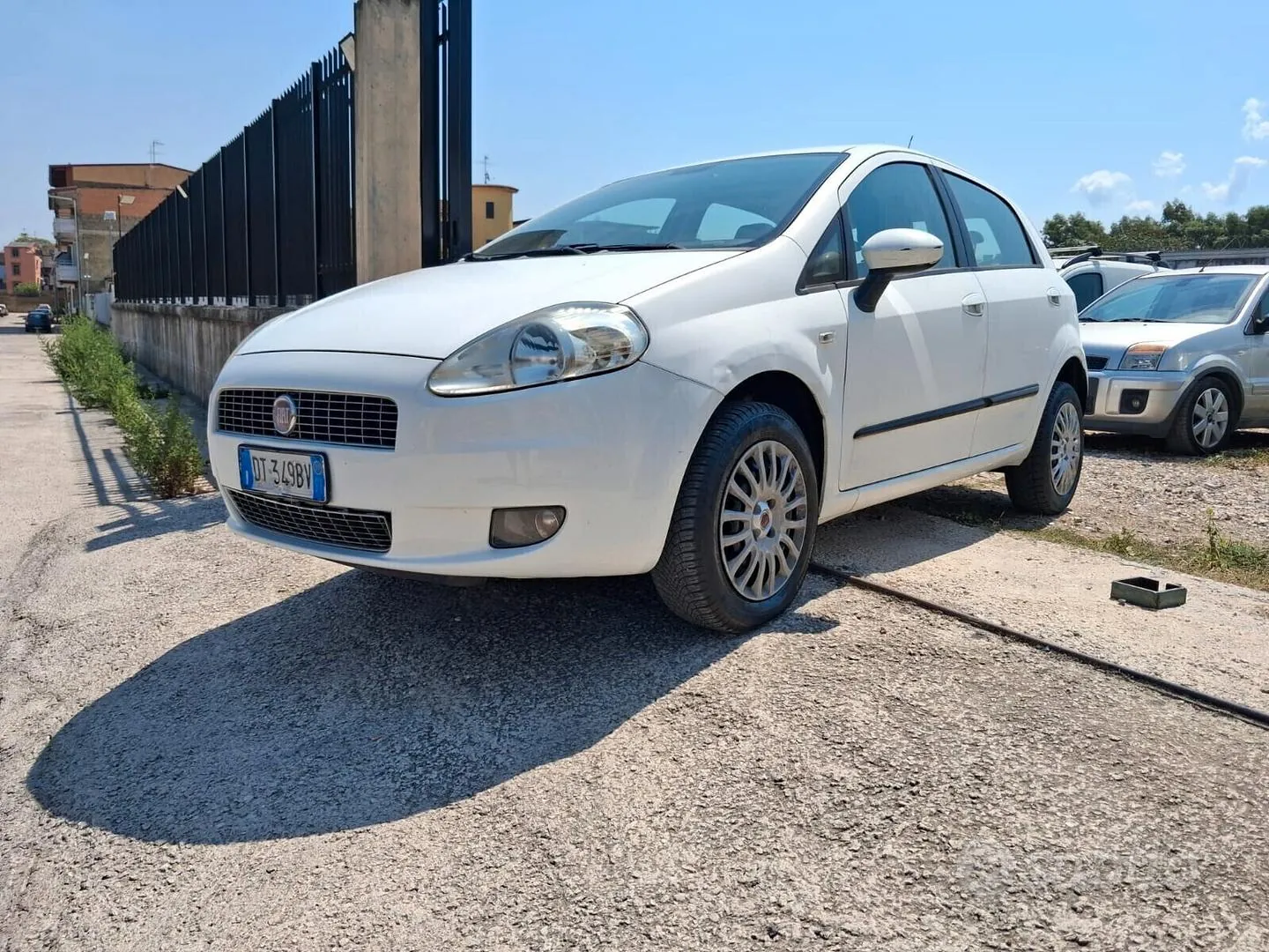Fiat Grande Punto 2009 photo 2