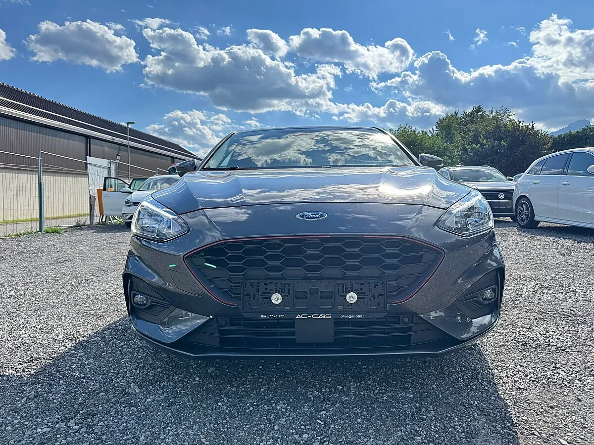 Ford Focus 2022 photo 2