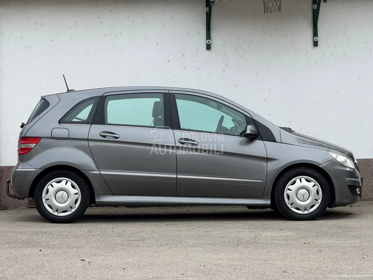 Mercedes-Benz B-Class 2010 photo 4