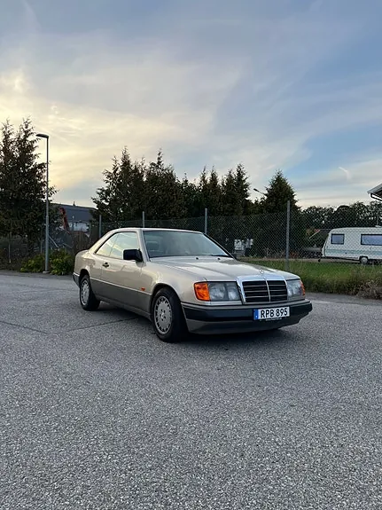 Mercedes-Benz 300 Ce 1988 photo 4