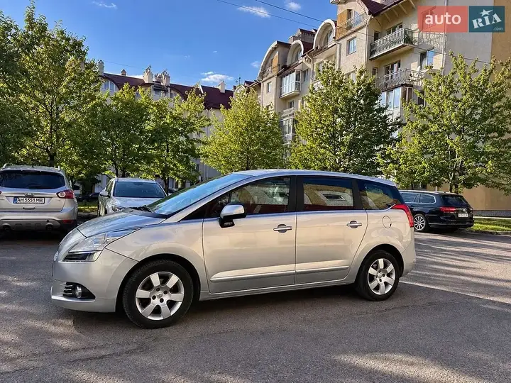 Peugeot 5008 2011 photo 4