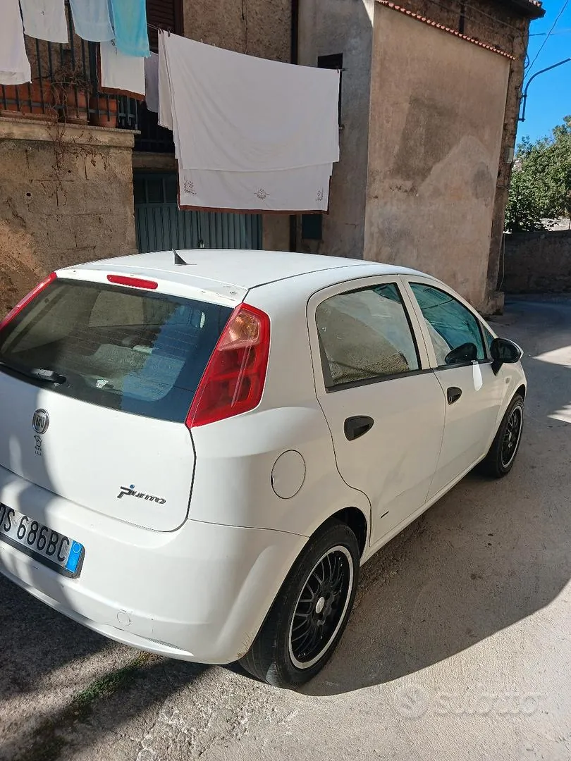 Fiat Grande Punto 2008 photo 2