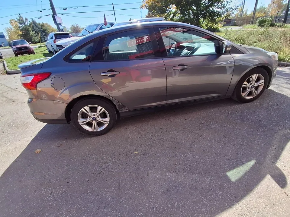 Ford Focus 2013 photo 2
