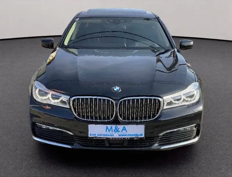BMW 7 Series 2018 photo 2