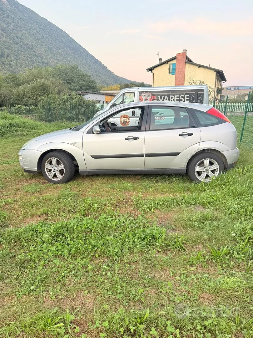 Ford Focus 2000 photo 3