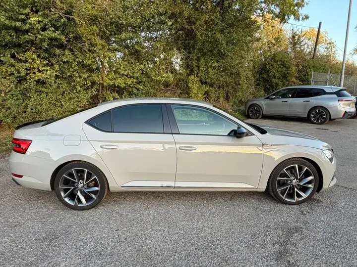 Skoda Superb 2021 photo 4