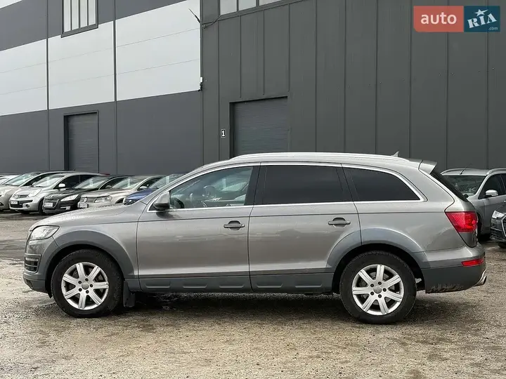 Audi Q7 2011 photo 2