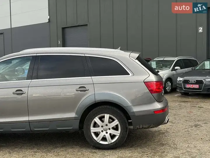 Audi Q7 2011 photo 4