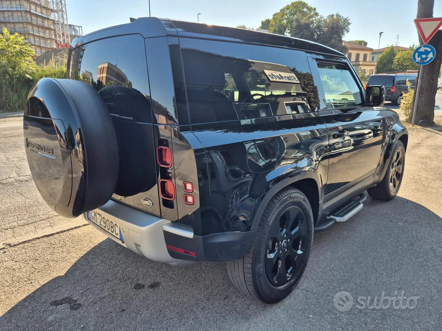 Land Rover Defender 2023 photo 4