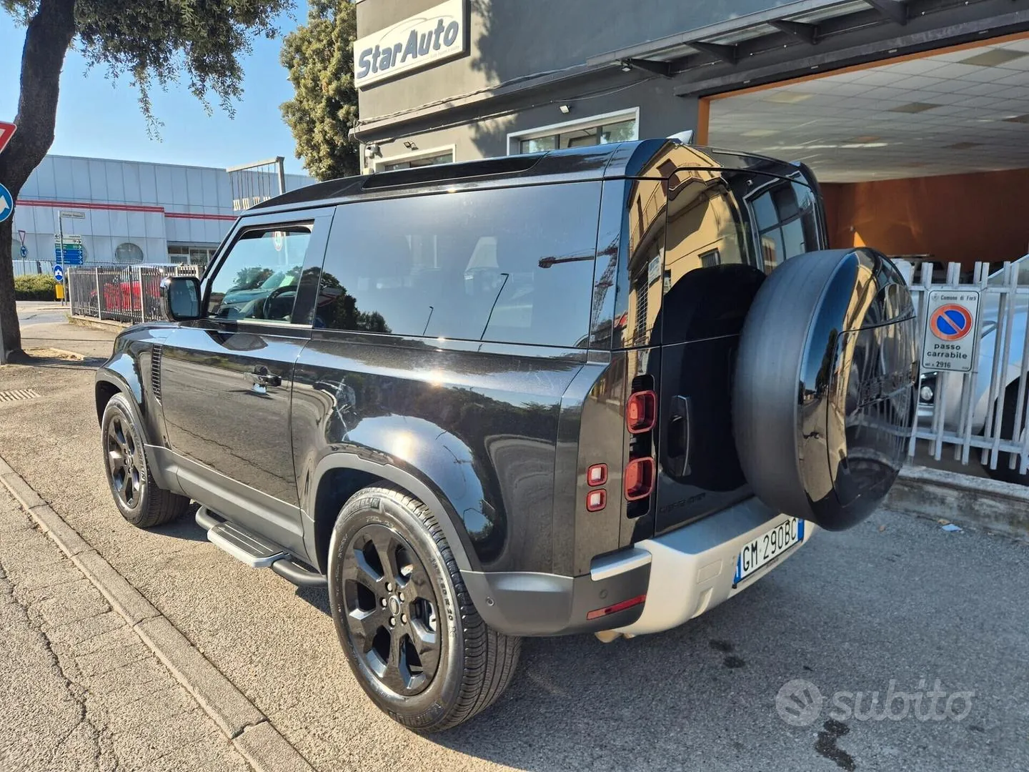 Land Rover Defender 2023 photo 3