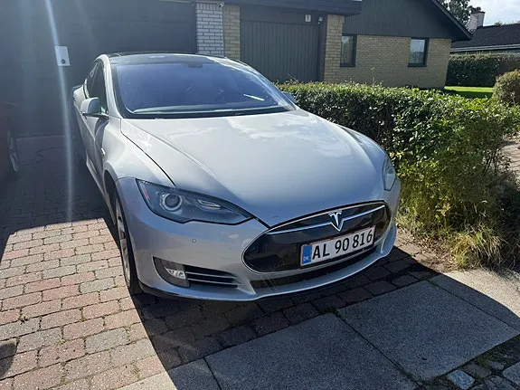 Tesla Model S 2014 photo 2