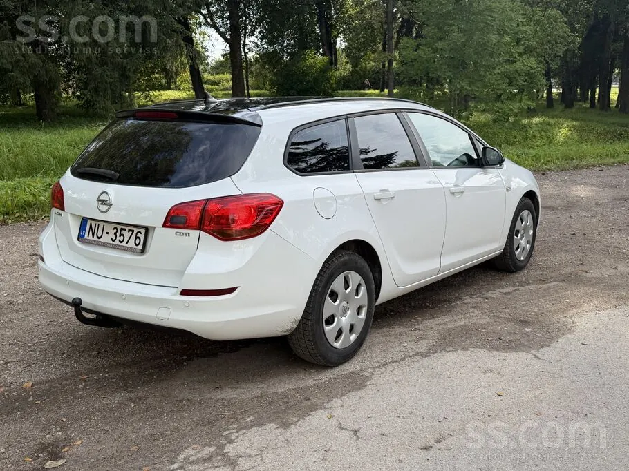 Opel Astra 2011 photo 3