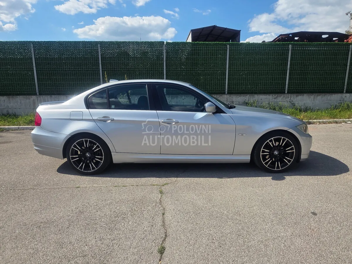 BMW 318 2009 photo 3