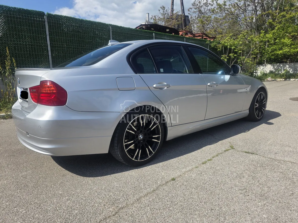 BMW 318 2009 photo 4