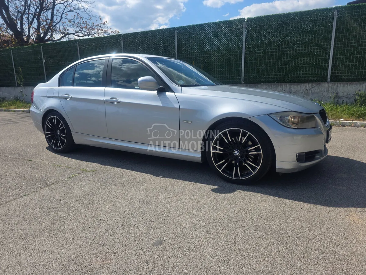 BMW 318 2009 photo 2
