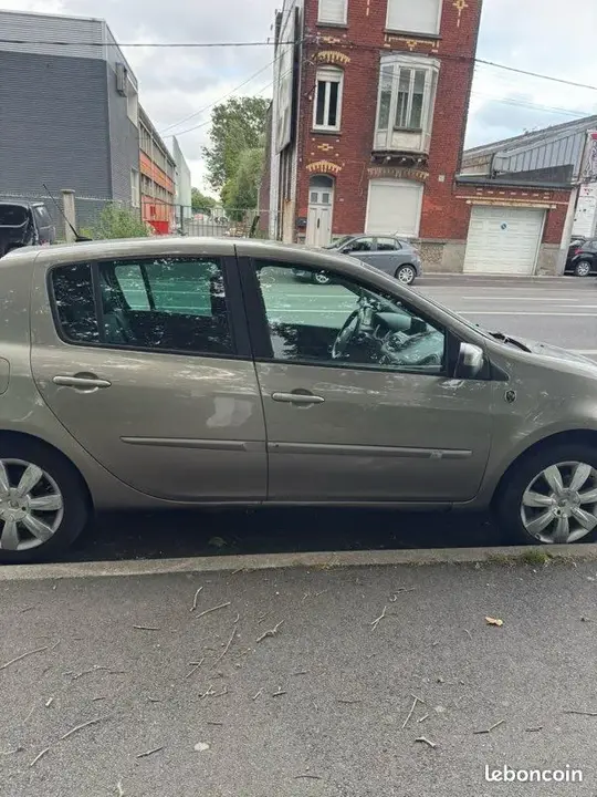 Renault Clio 2011 photo 4