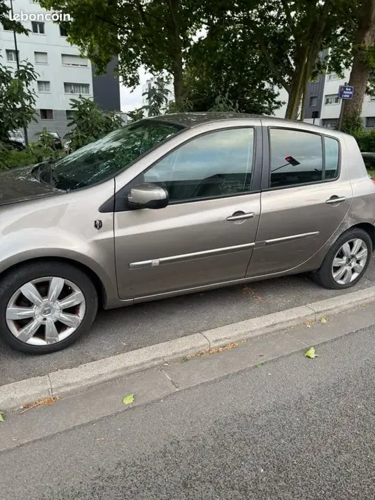 Renault Clio 2011 photo 3