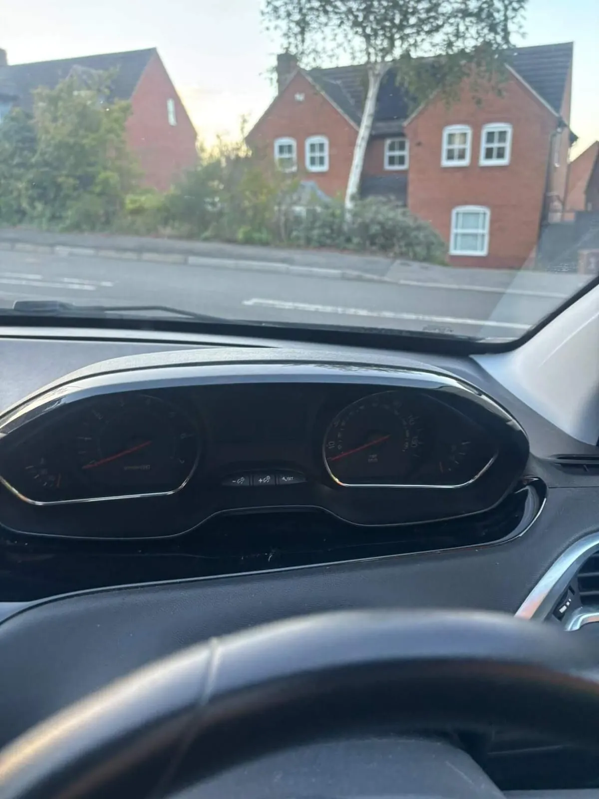 Peugeot 208 2013 photo 2