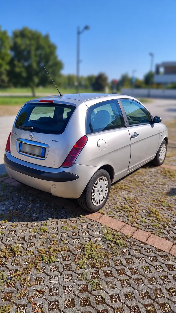 Lancia Ypsilon 2005 photo 2