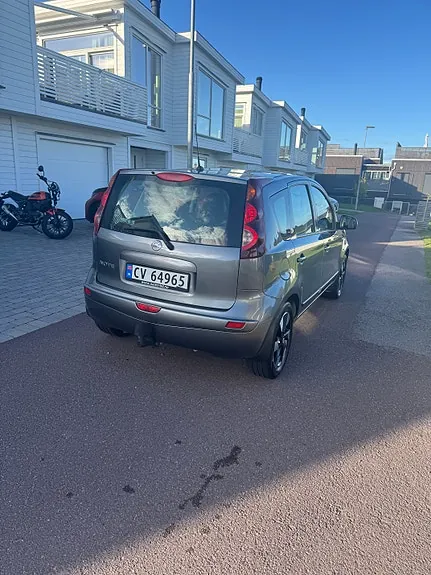Nissan Note 2012 photo 5
