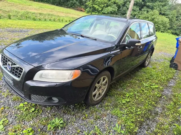 Volvo V70 2010 photo 2