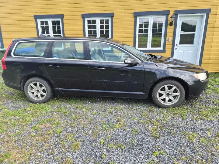 Volvo V70 2010 photo 4