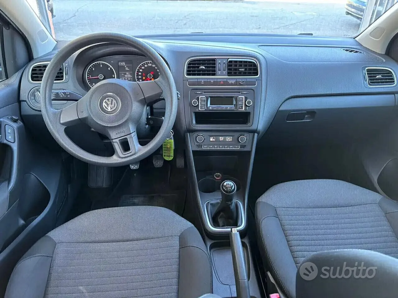 Volkswagen Polo 2014 photo 2