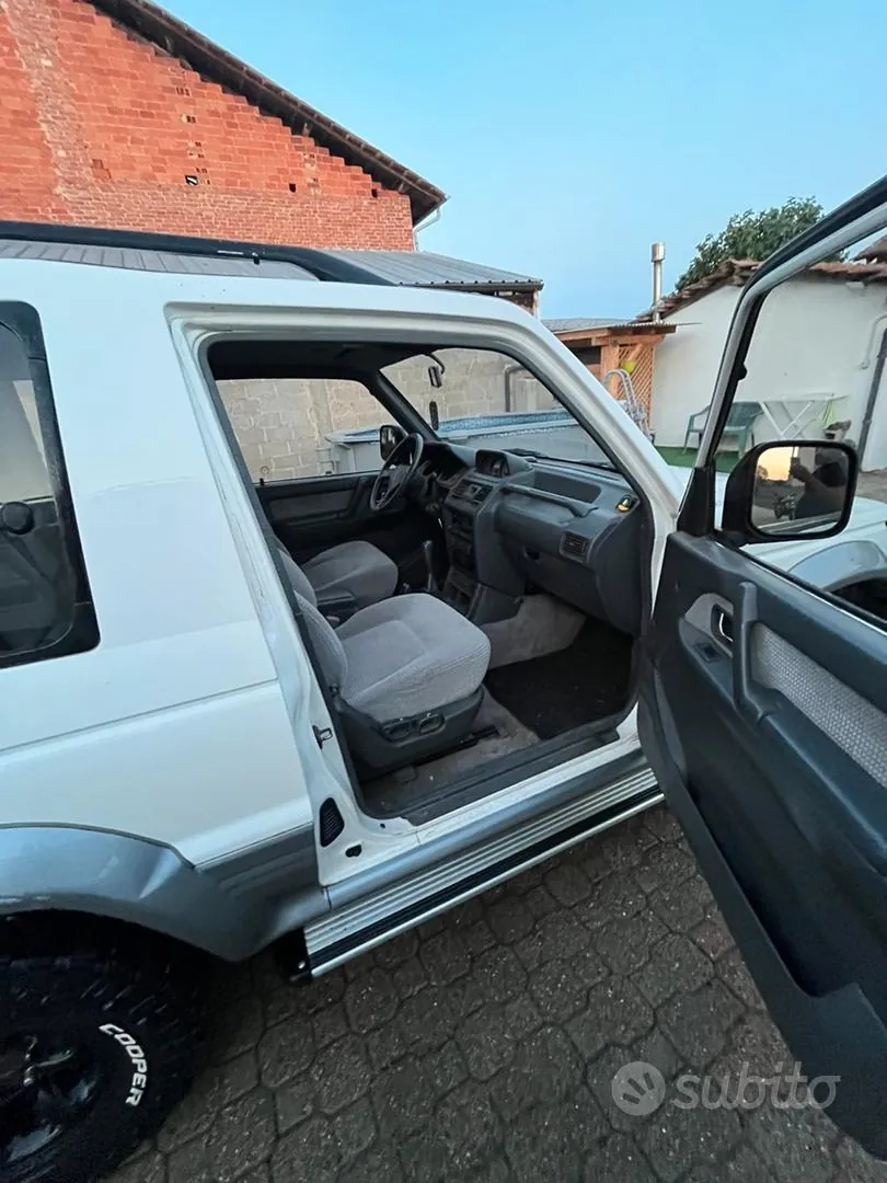 Mitsubishi Pajero 1994 photo 4