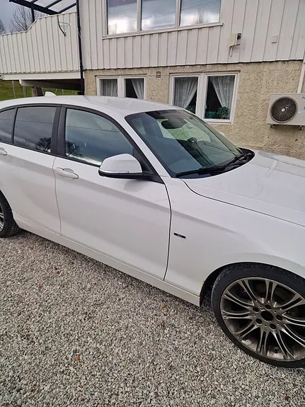 BMW 116D 2011 photo 2